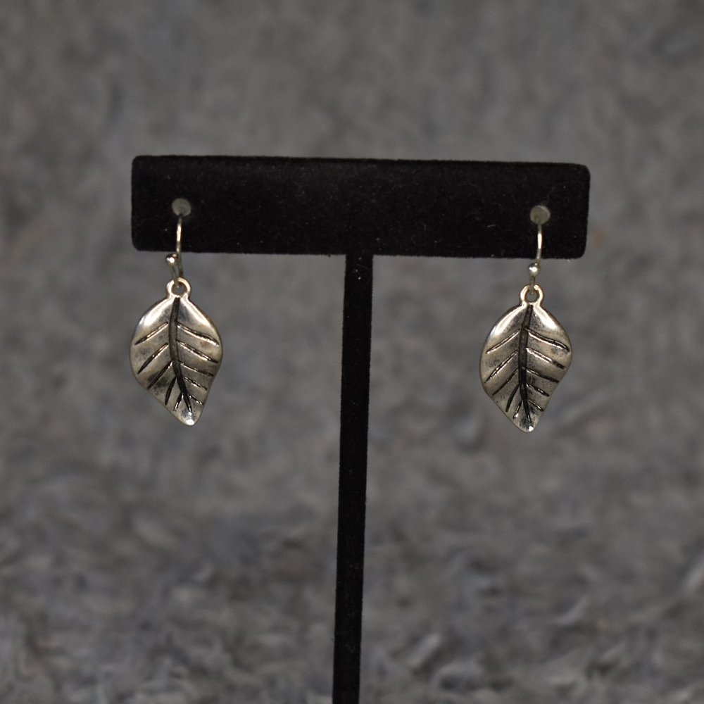 NWT Howard's Silver Leaf Dangle Earrings